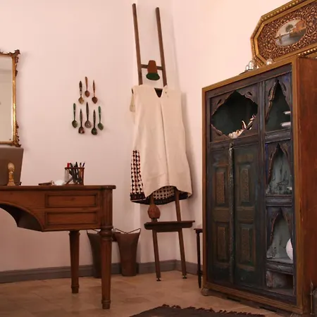 Perperene Konagi B&B *