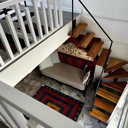 Perperene Konagi B&B *